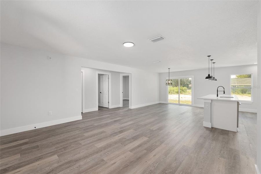 Spacious, unfurnished interior of a new home in , Ocala (Image 25).