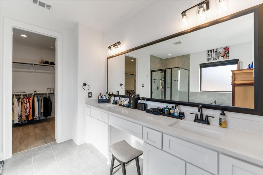 Upgraded frame bathroom mirror. Upgraded frame bathroom mirror.