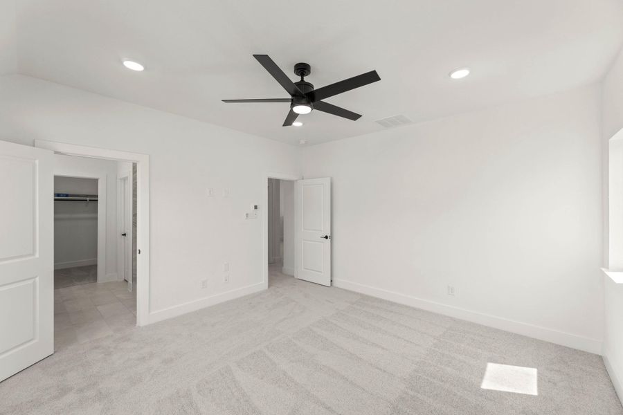Spacious, unfurnished interior of a new home in The Retreat at Harvest, Argyle (Image 16).