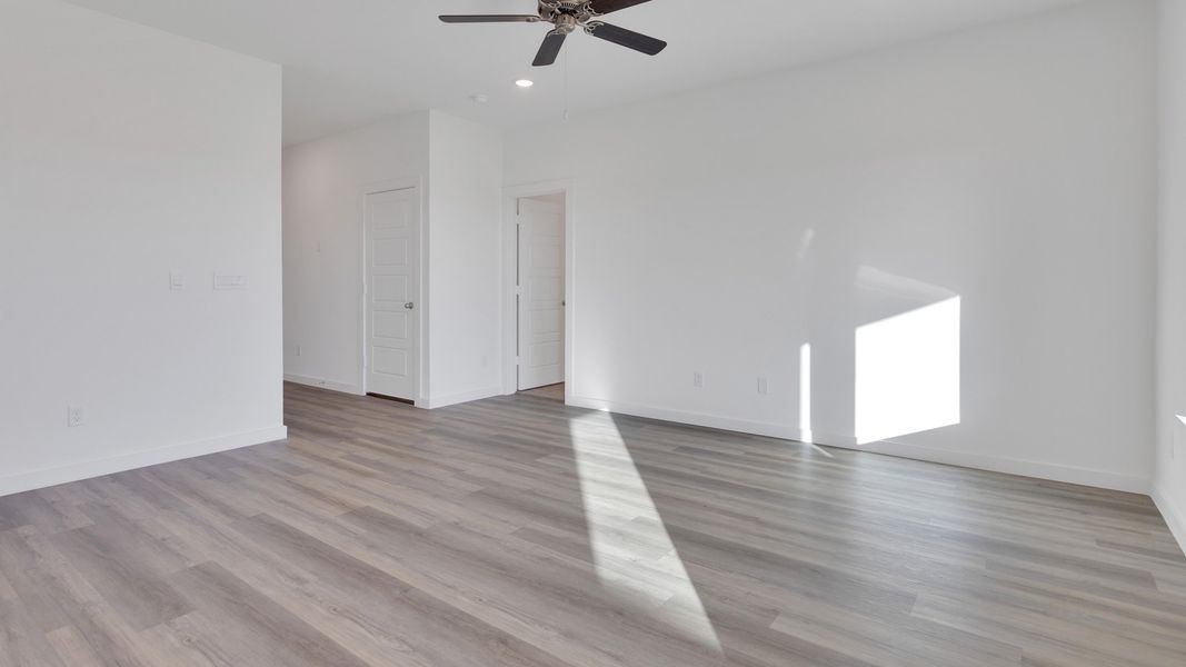 Spacious, unfurnished interior of a new home in Allen Farms, Lubbock (Image 19).