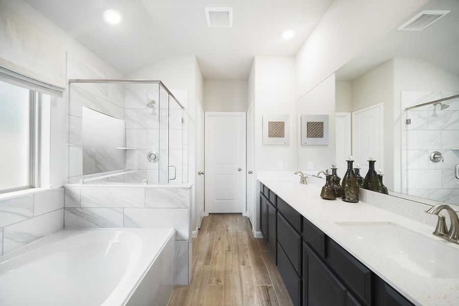 Furnished interior view inside a new home in Amira, Tomball (Image 7).