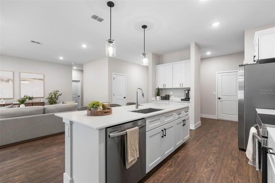 PHOTO IS VIRTUALLY STAGED