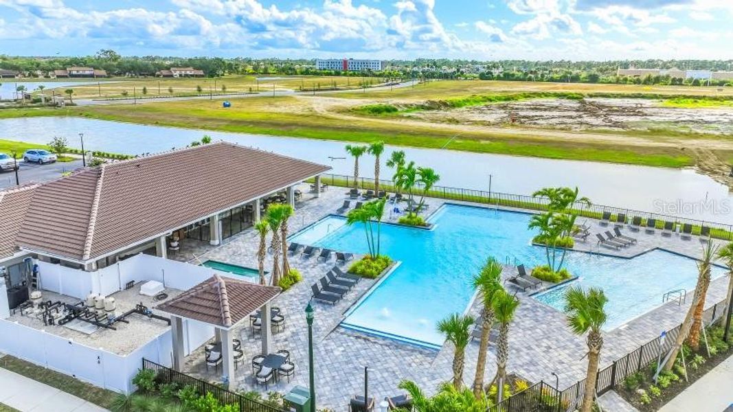 Community amenities in Central Parc, North Port (Image 18).