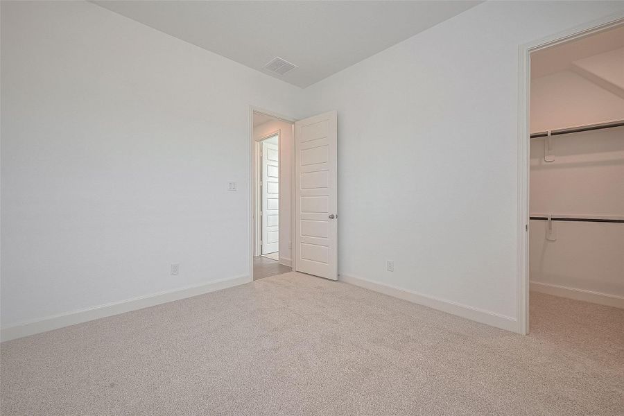 Spacious, unfurnished interior of a new home in Lago Mar, La Marque (Image 17).