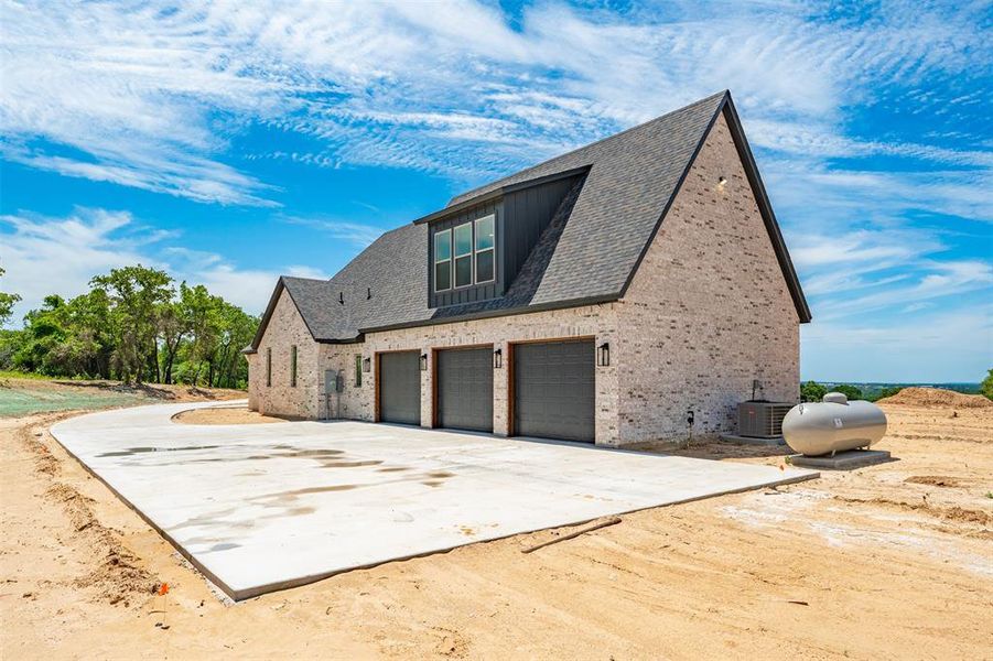 980 sq foot, 3-car garage! 980 sq foot, 3-car garage!