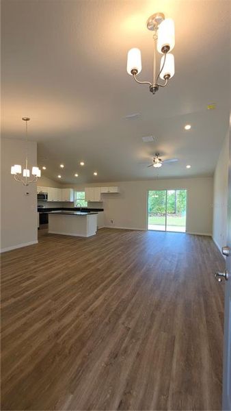 Spacious, unfurnished interior of a new home in , Citrus Springs (Image 10).