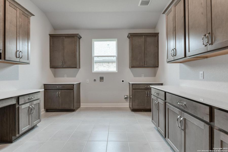 Furnished interior view inside a new home in The Heritage at Saddlebrook Ranch 70's, Schertz (Image 14). Furnished interior view inside a new home in The Heritage at Saddlebrook Ranch 70's, Schertz (Image 14).