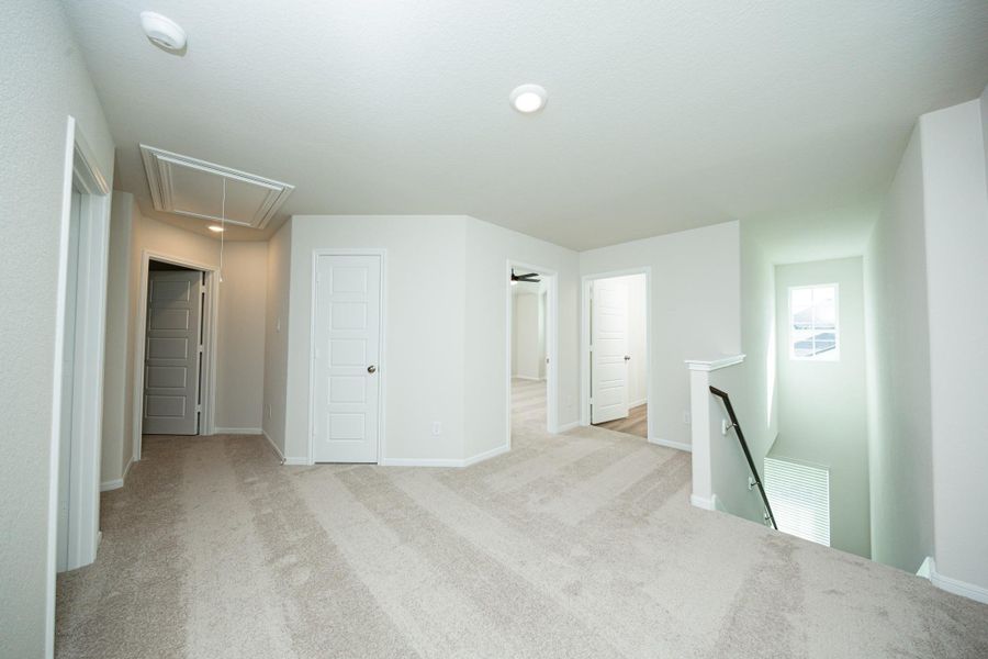 Spacious, unfurnished interior of a new home in Bammel Oaks, Houston (Image 16). Spacious, unfurnished interior of a new home in Bammel Oaks, Houston (Image 16).