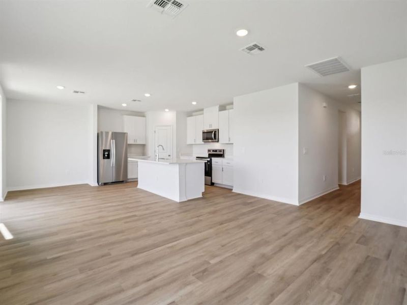 Spacious, unfurnished interior of a new home in Oakfield Trails - Premier Series, Parrish (Image 12).