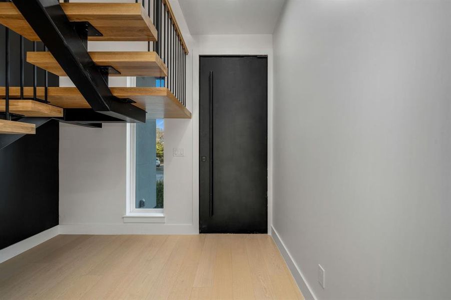 Spacious, unfurnished interior of a new home in , Dallas (Image 20).