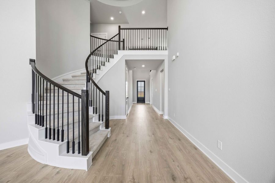 Spacious, unfurnished interior of a new home in Sunterra 50s, Katy (Image 22).