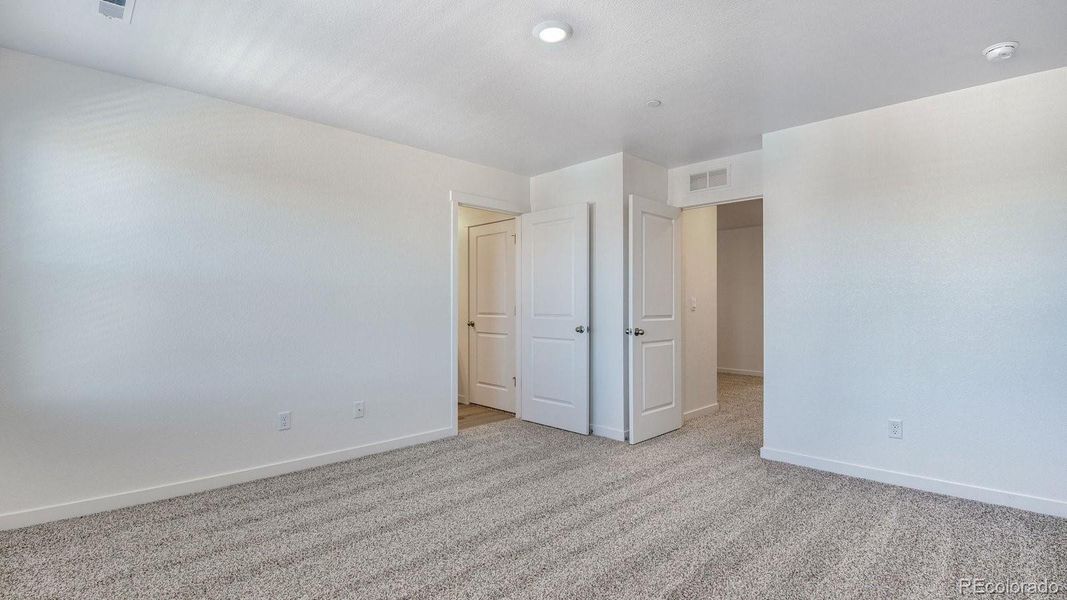 Spacious, unfurnished interior of a new home in Settlers Crossing, Commerce City (Image 29).