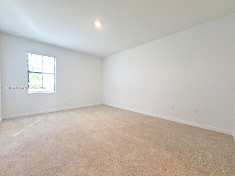 Spacious, unfurnished interior of a new home in , Pompano Beach (Image 30).