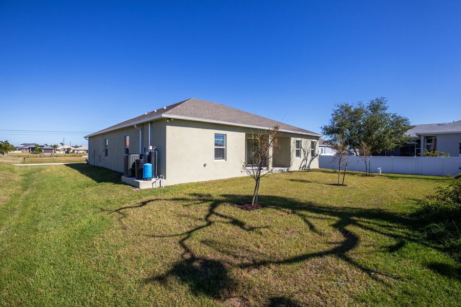 Representative exterior details of a home built from the Sierra by Maronda Homes in Marion Oaks, Ocala (Image 4).