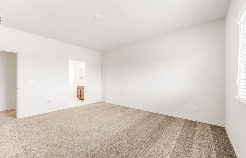 Spacious, unfurnished interior of a new home in Copper Falls, Buckeye (Image 15).