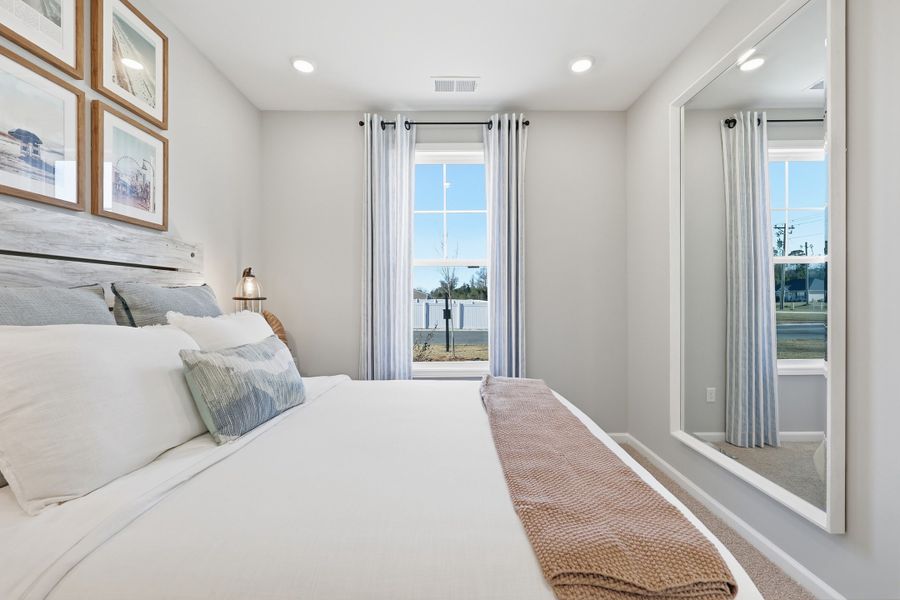 Representative furnished interior of a home built from the Courtney II by Great Southern Homes in Briarfield, Conway (Image 9).