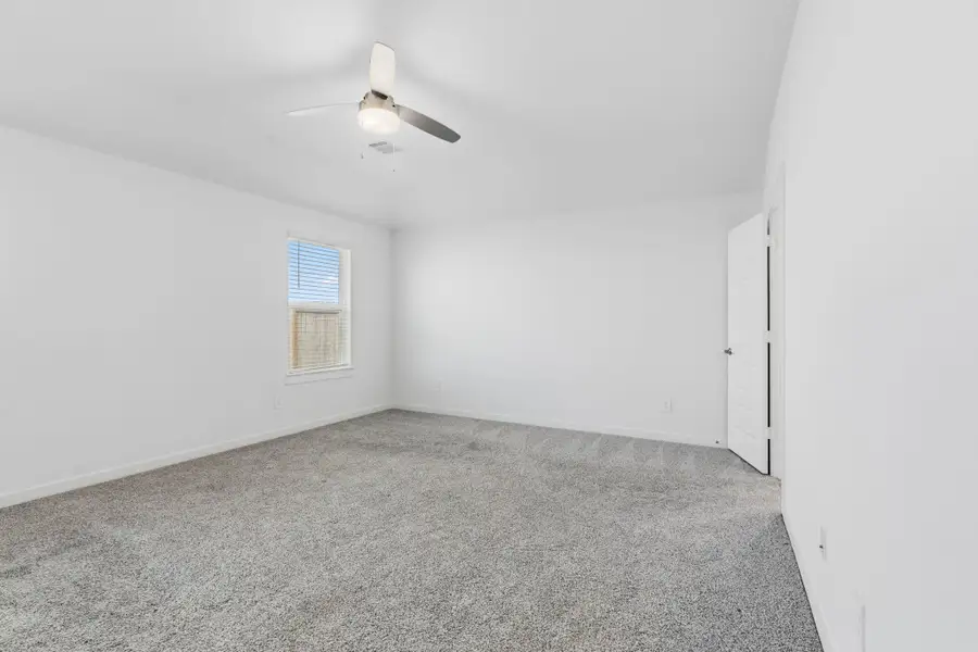 Spacious, unfurnished interior of a new home in , Fulshear (Image 42).