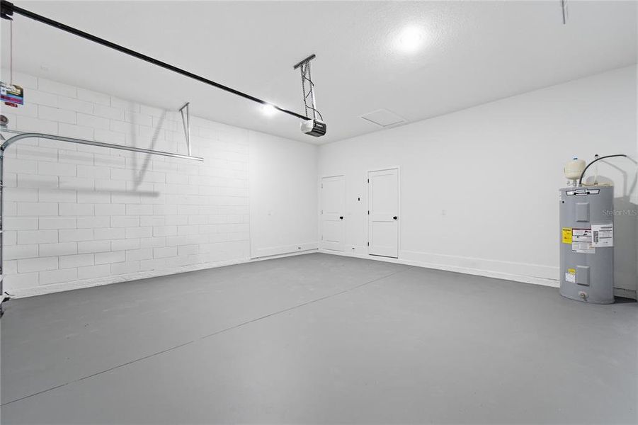 Spacious, unfurnished interior of a new home in , Dunnellon (Image 16).