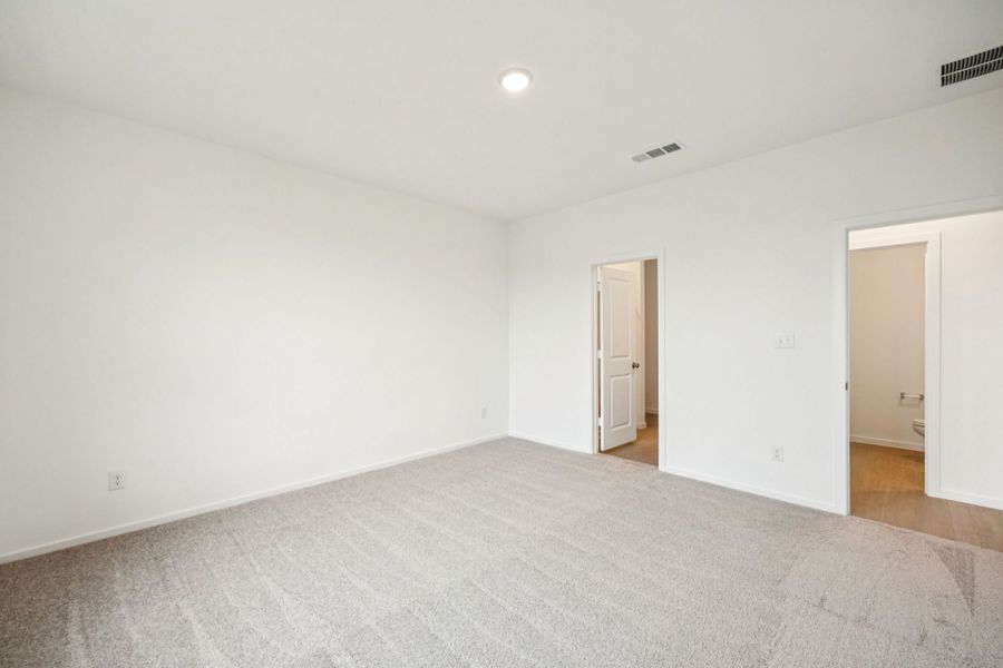 Spacious, unfurnished interior of a new home in Montgomery Bend, Montgomery (Image 24).