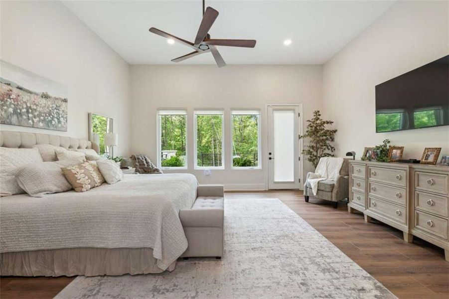 Furnished interior view inside a new home in , Whitesburg (Image 21).