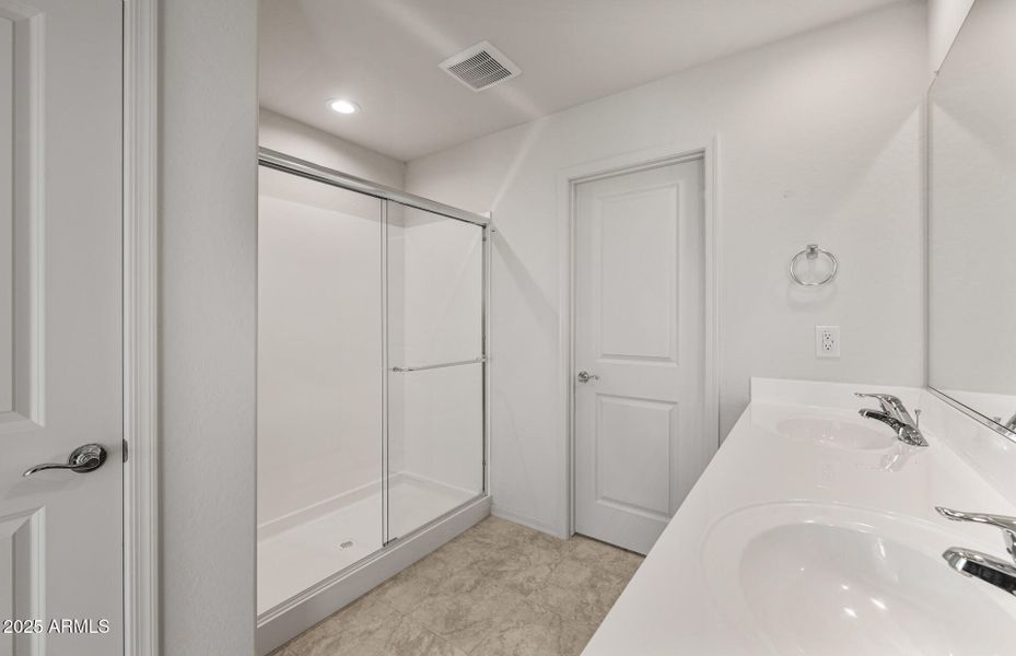 Owner's Bathroom Owner's Bathroom