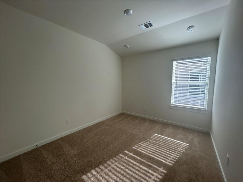 Spacious, unfurnished interior of a new home in , Angleton (Image 5).