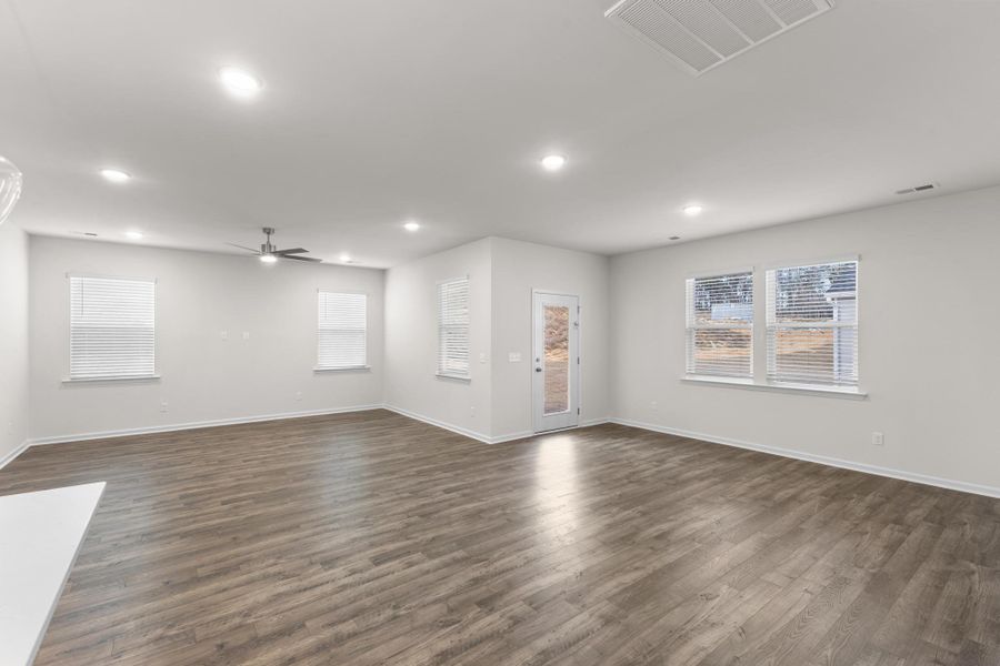 Spacious, unfurnished interior of a new home in Hitchcock Preserve 55', Aiken (Image 19).