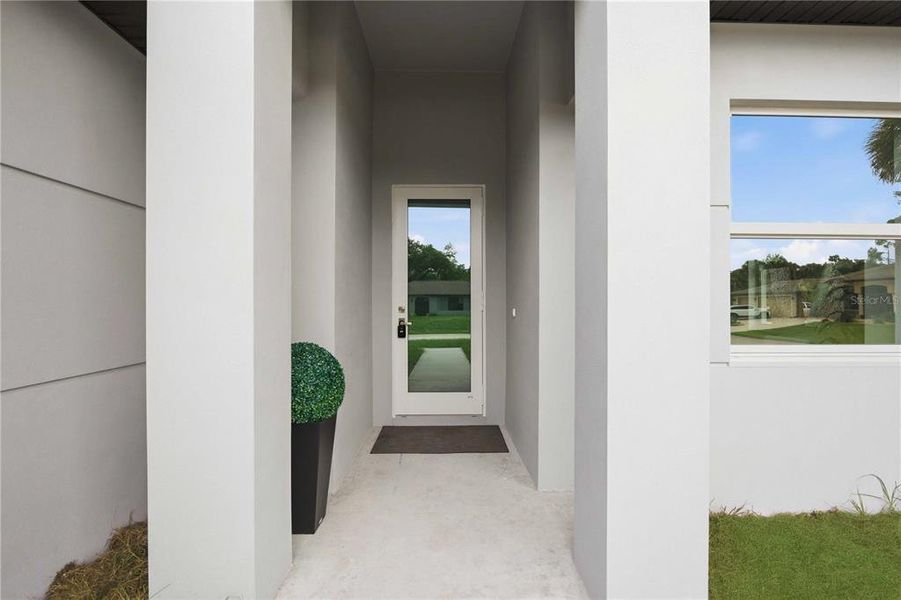 Exterior details and patio area of a home in , Port Charlotte (Image 30).