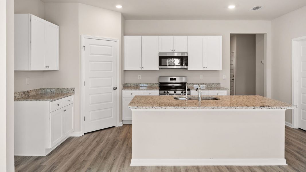 Furnished interior view inside a new home in Liberty, Panama City (Image 9).