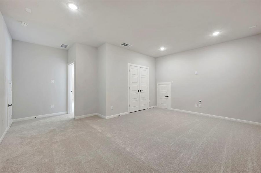 Spacious, unfurnished interior of a new home in Pecan Square - Gardens, Northlake (Image 28).