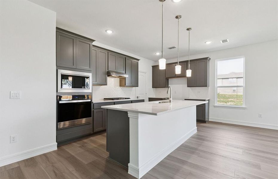 Eat-in bartop island in kitchen