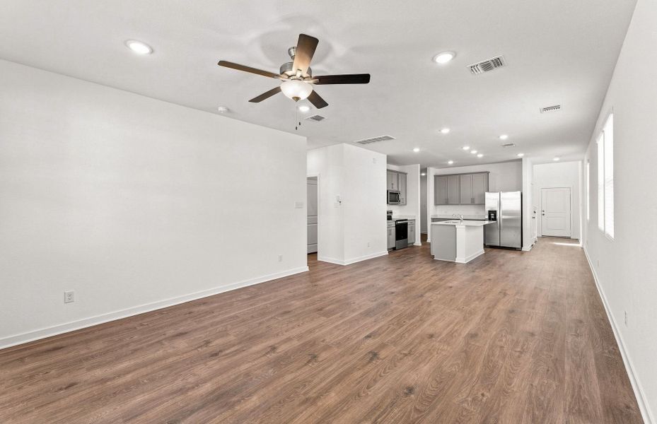 Spacious, unfurnished interior of a new home in Sonterra, Jarrell (Image 43).