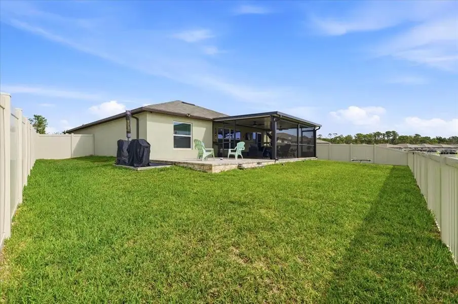 Exterior details and patio area of a home in , Lakeland (Image 4).