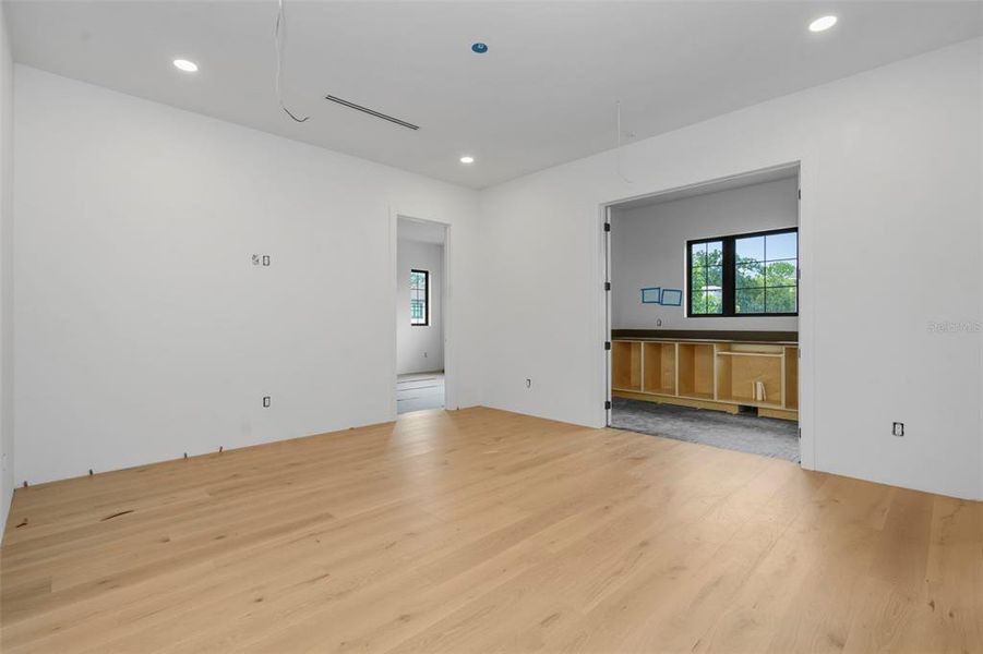 Spacious, unfurnished interior of a new home in , Tampa (Image 38). Spacious, unfurnished interior of a new home in , Tampa (Image 38).
