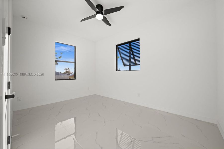 Spacious, unfurnished interior of a new home in , Cape Coral (Image 39).
