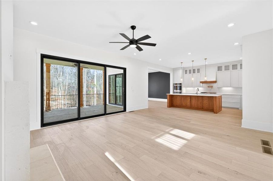 Spacious, unfurnished interior of a new home in , Jefferson (Image 22).