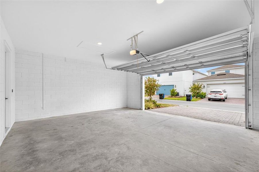 Spacious, unfurnished interior of a new home in , Winter Garden (Image 38).