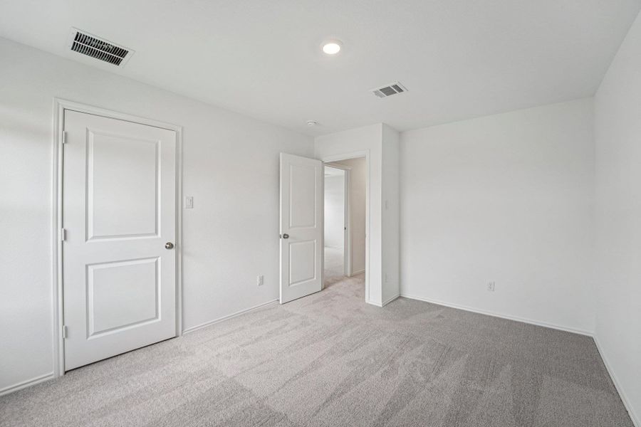 Spacious, unfurnished interior of a new home in Clayton Ranch, Copperas Cove (Image 31).