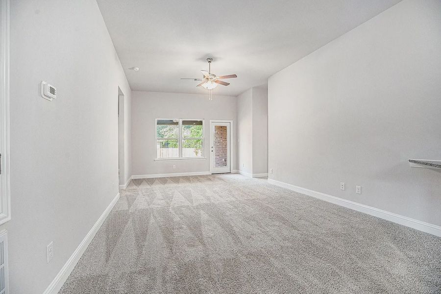 Spacious, unfurnished interior of a new home in Kiber Reserve, Angleton (Image 10).