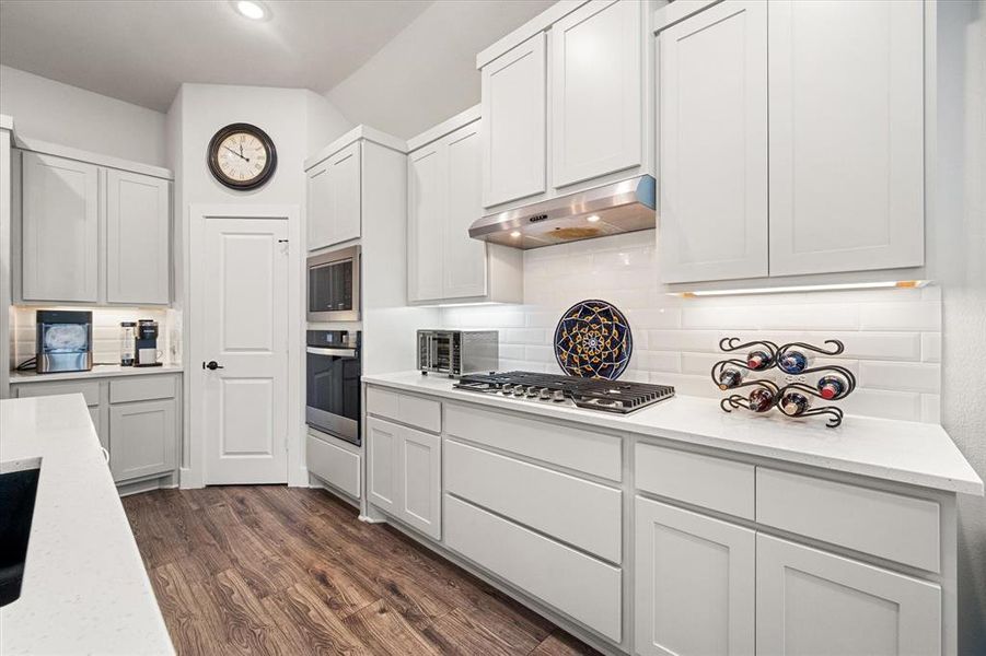 Furnished interior view inside a new home in , Waxahachie (Image 33).