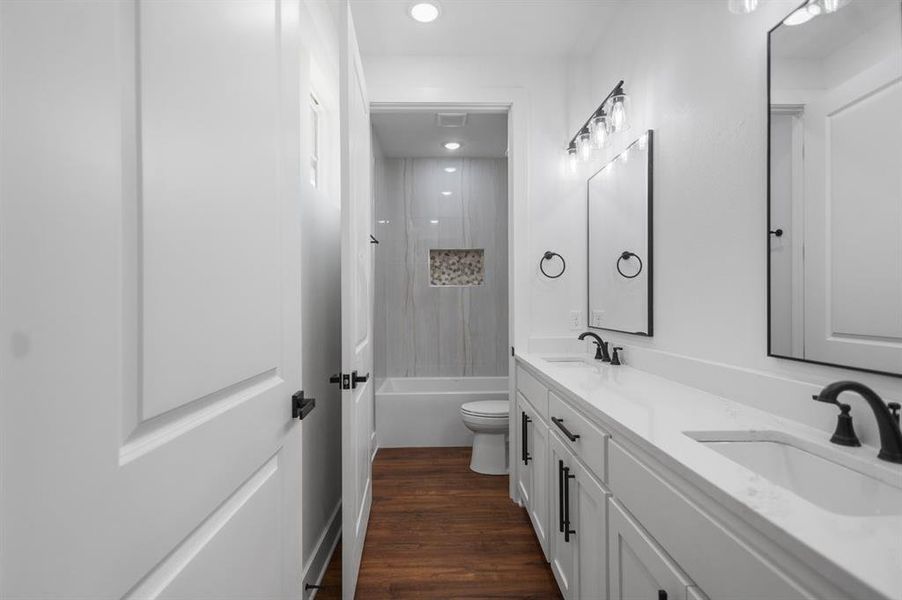 Furnished interior view inside a new home in , Lindale (Image 15).