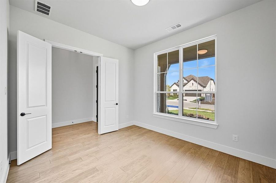Spacious, unfurnished interior of a new home in Trinity Falls, McKinney (Image 22). Spacious, unfurnished interior of a new home in Trinity Falls, McKinney (Image 22).