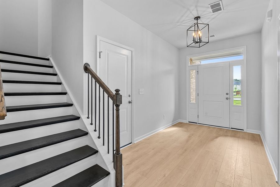 Spacious, unfurnished interior of a new home in Fieldstone, Lexington (Image 17).