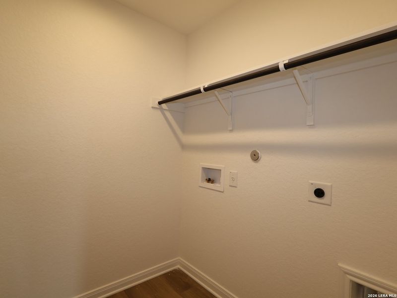 Spacious, unfurnished interior of a new home in Agave, San Antonio (Image 18).