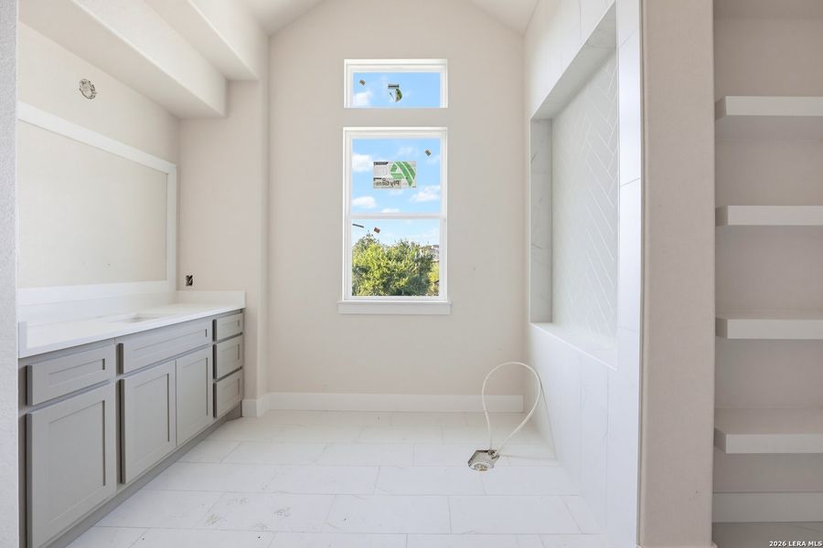 Spacious, unfurnished interior of a new home in , New Braunfels (Image 8).