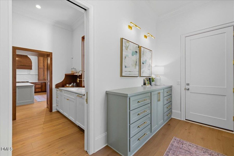 043-1216 Barcroft Pl