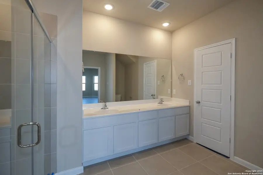 Furnished interior view inside a new home in Winding Brook, San Antonio (Image 3). Furnished interior view inside a new home in Winding Brook, San Antonio (Image 3).