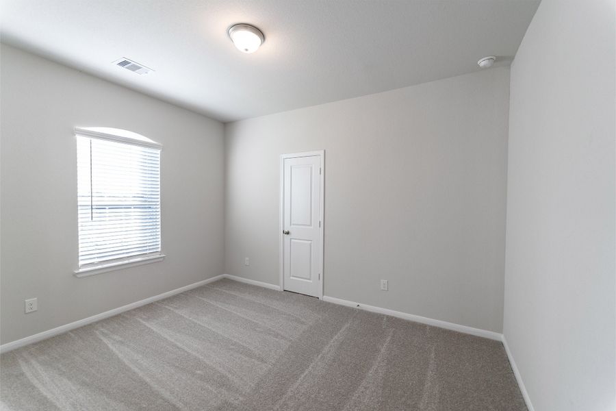 Spacious, unfurnished interior of a new home in Lago Mar, Texas City (Image 44).