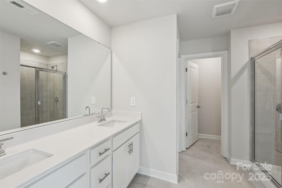 Furnished interior view inside a new home in Buffalo Ridge, Newton (Image 5).