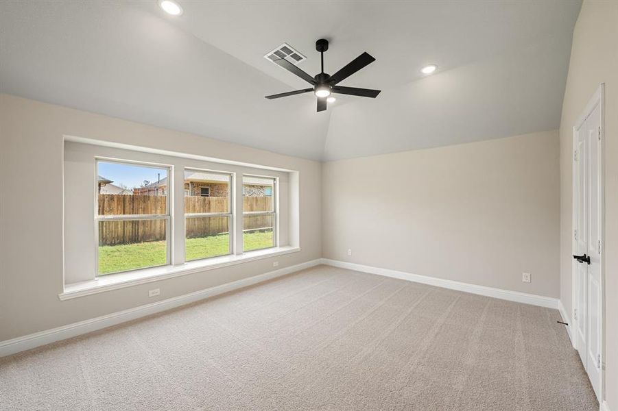 Spacious, unfurnished interior of a new home in Sable Creek, Sanger (Image 27).